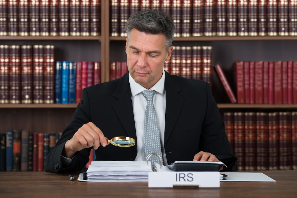 An IRS Agent performs an audit on a company that uses ERC in 2026